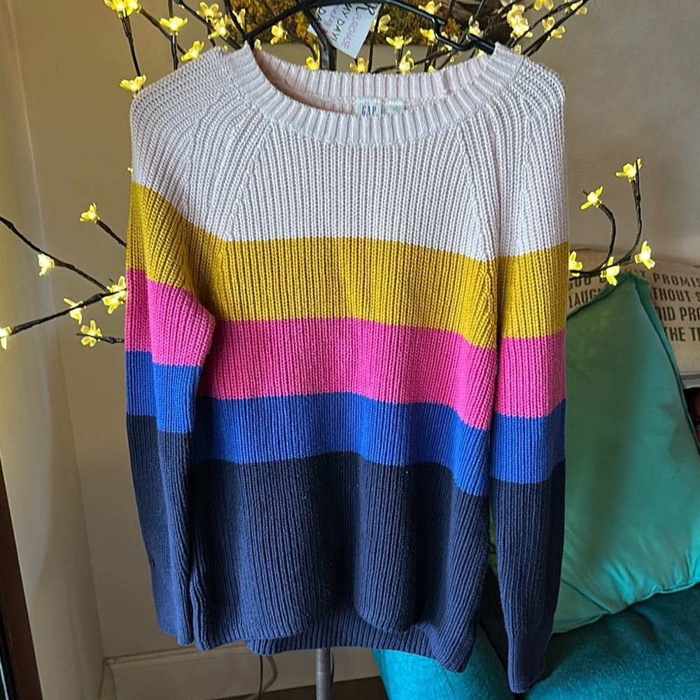 GAP White and Yellow Crew Neck Sweater with Ribbed Texture